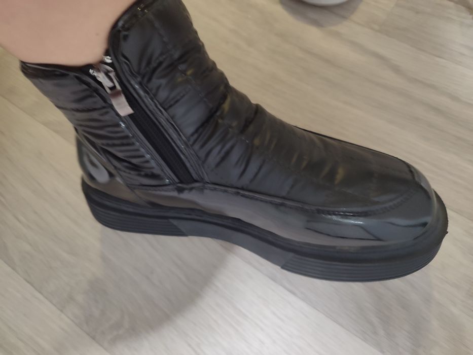 Продам зимние ботинки женские