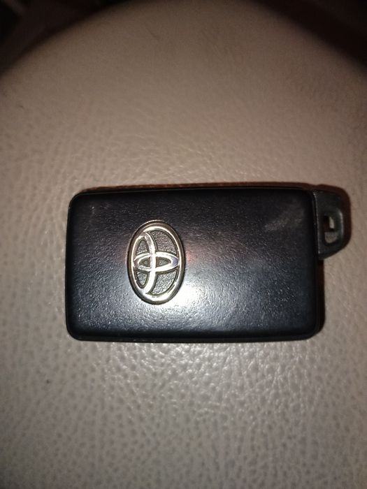 Оригинальный смарт ключ Тойота Королла.