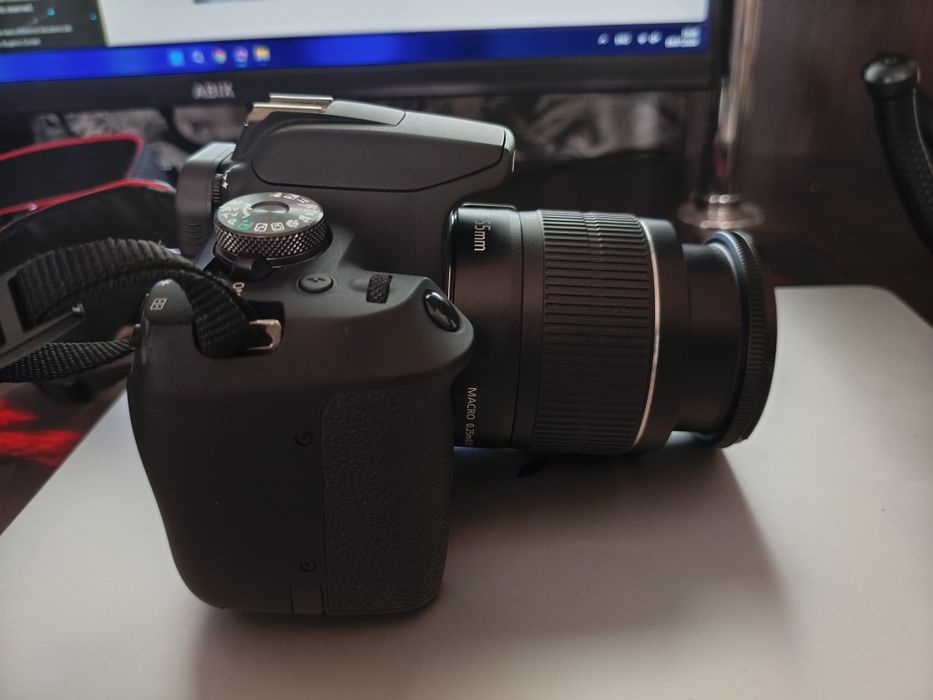 Фотоаппарат Canon 2000d