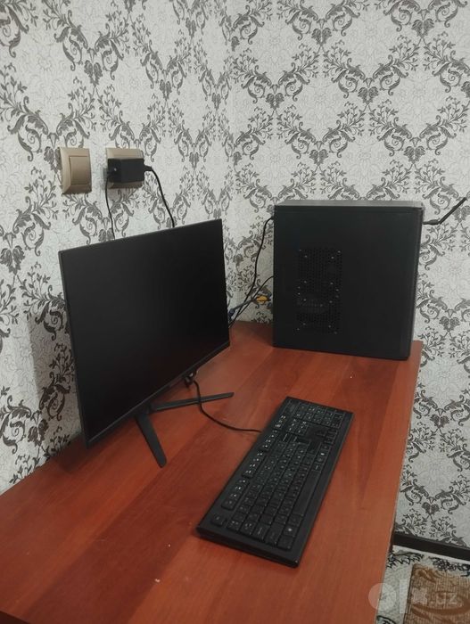 Stol kompyuteri corei3 operativka8gb