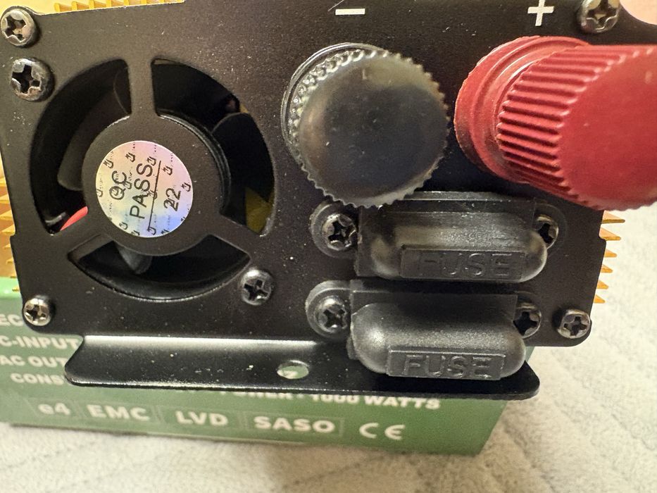 Инвертор автомобильный 1000W продам.