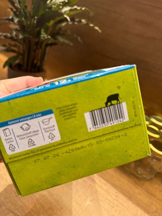 Бурканчета за детска кухня  и адаптирано мляко Hole Bio 4