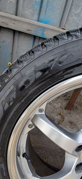 Продам комплект шины с дисками