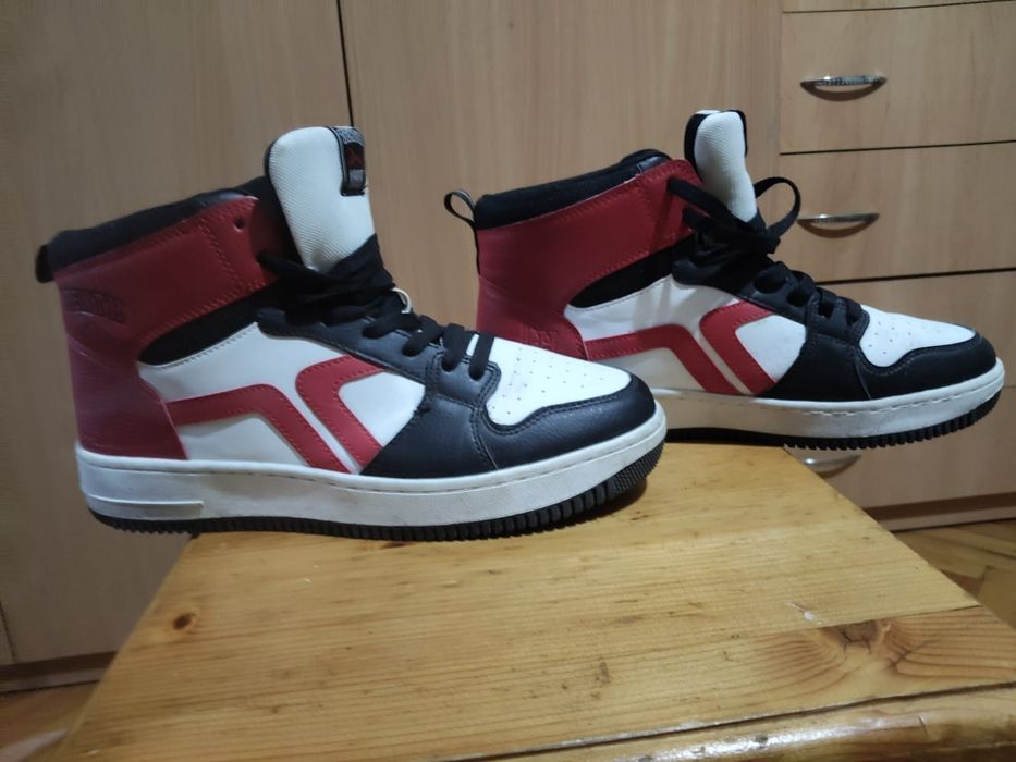 Afișați tenth Nr 42 alb/josu