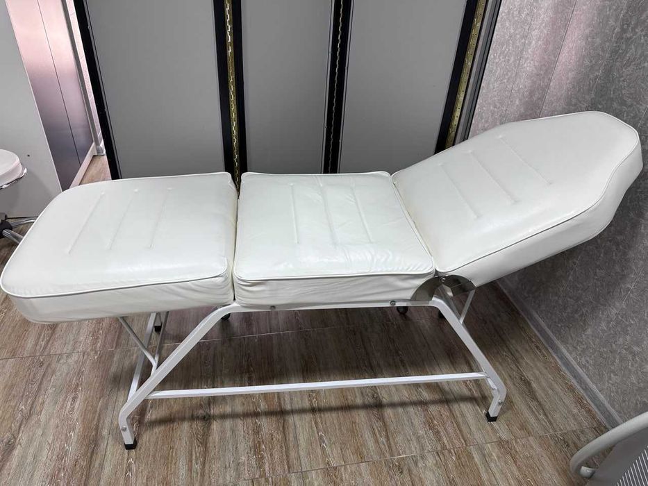 Kushetka masajni, kasmetalagichiski pidikurni mididsiniski