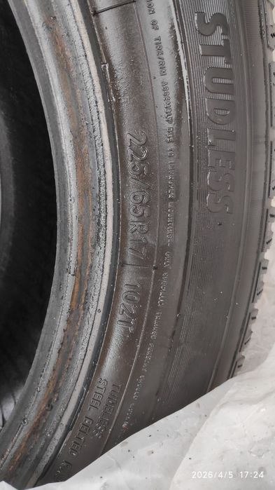 Продам комплект шин на 17