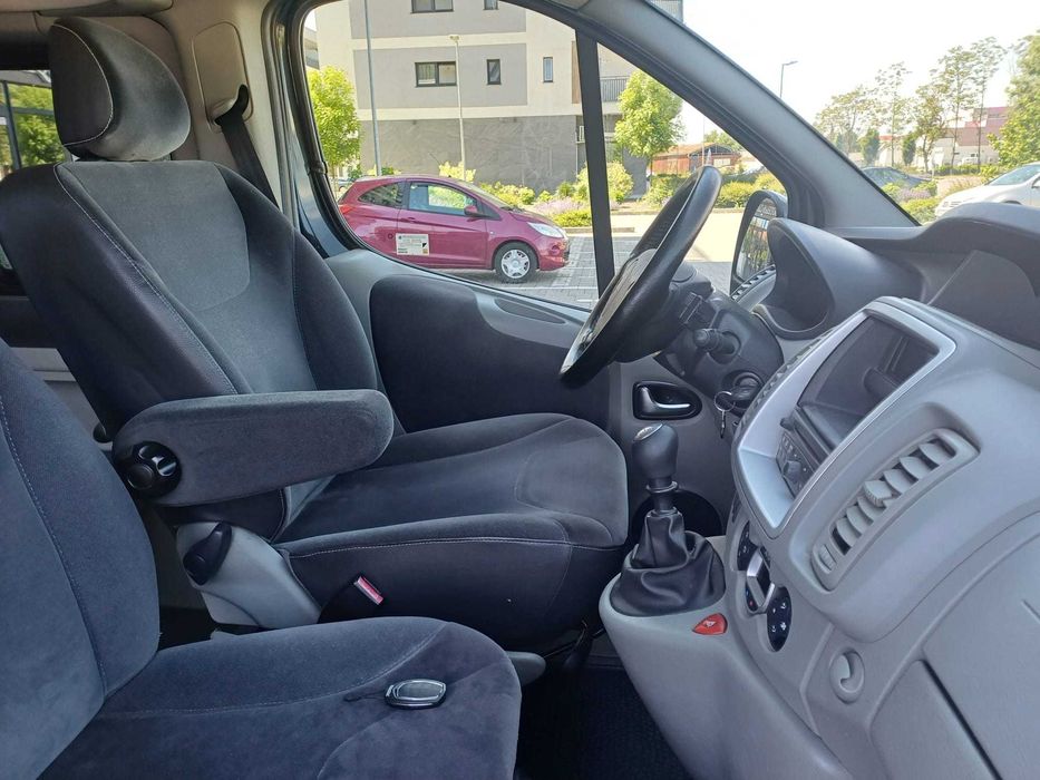 Vând Renault Trafic 8+1