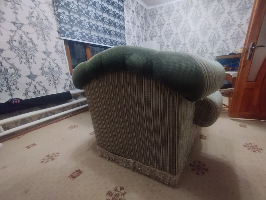 Деван кресло сотилади