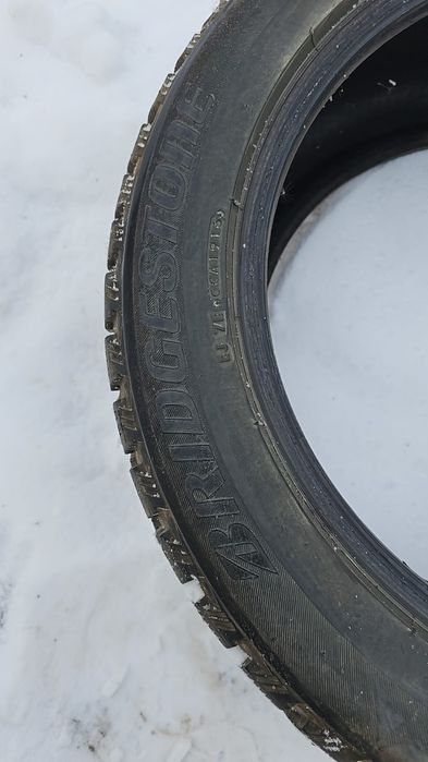 Продам шины BRIDGESTONE б/у в отличном состоянии