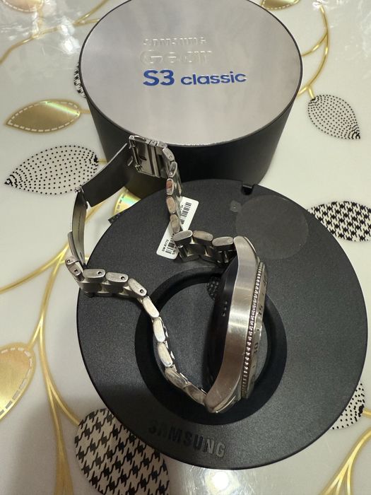 Продам часы Samsung S3 classic