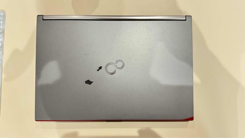 лаптоп Fujitsu Celsius H730