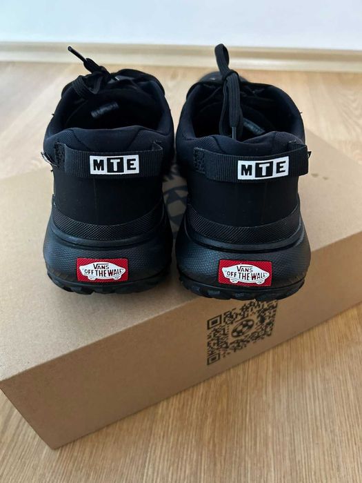 VANS маратонки-обувки 'MTE Crosspath' 42 номер