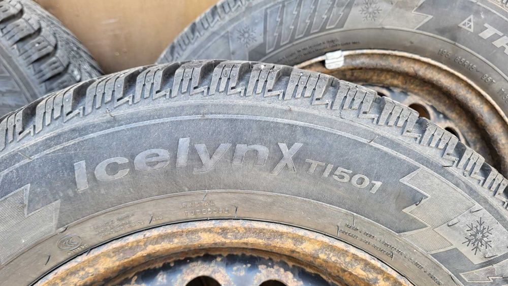 Продавам зимни гуми с джанти 15 цола