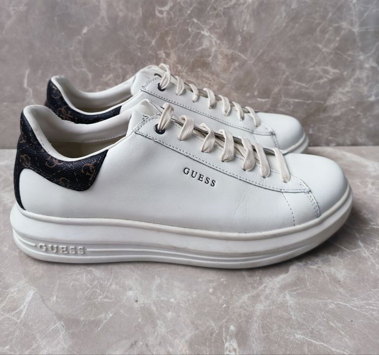 Сникърси Guess номер 42
