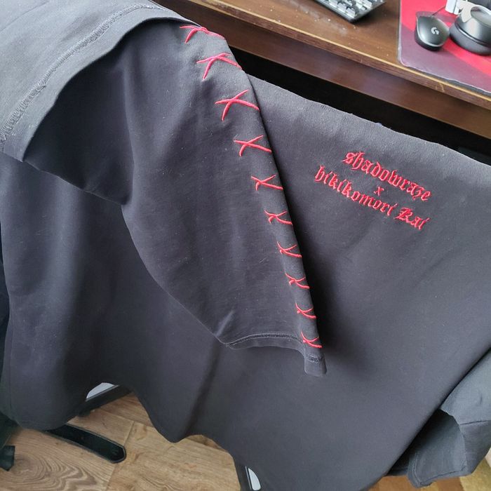 Продам лонгслив фирмы Hikikomori Kai