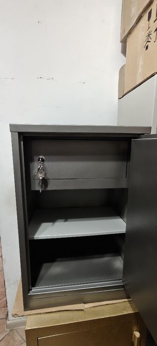 Срочно продам металлический шкаф!