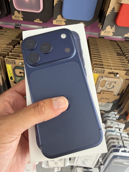 iPhone 17 Pro 256 deep blue , 100% батерия