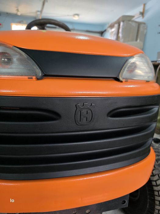 Husqvarna CT151  tractoraș de tuns iarba și gazon are 15 Cp transmisie  Hidrostatică. Made in USA