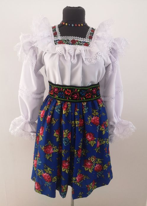 Costum popular pentru doamne și domnișoare de Maramureș complet