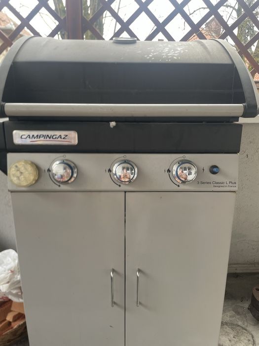 Gratar de exterior pe gaz