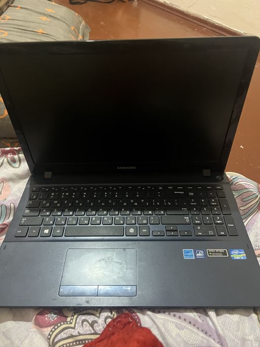 Samsung notbuk core i3 srochna sotiladi naxtga