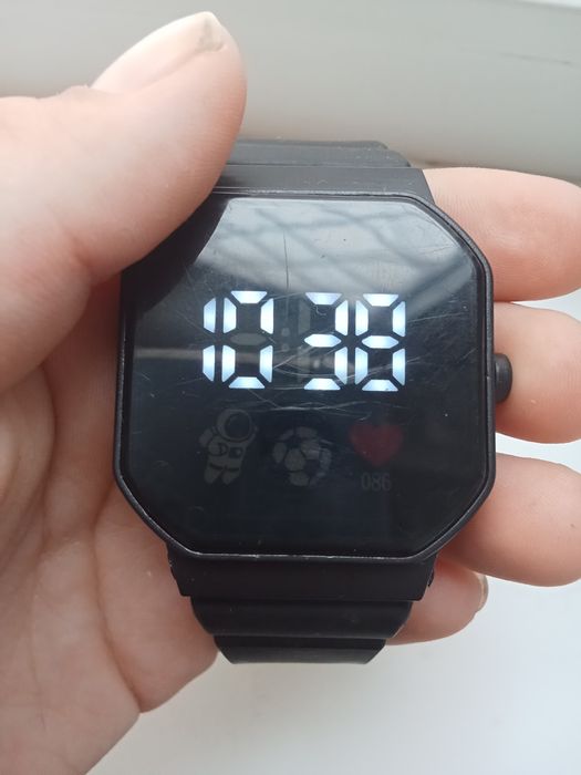 вода не пронитцаемые часы