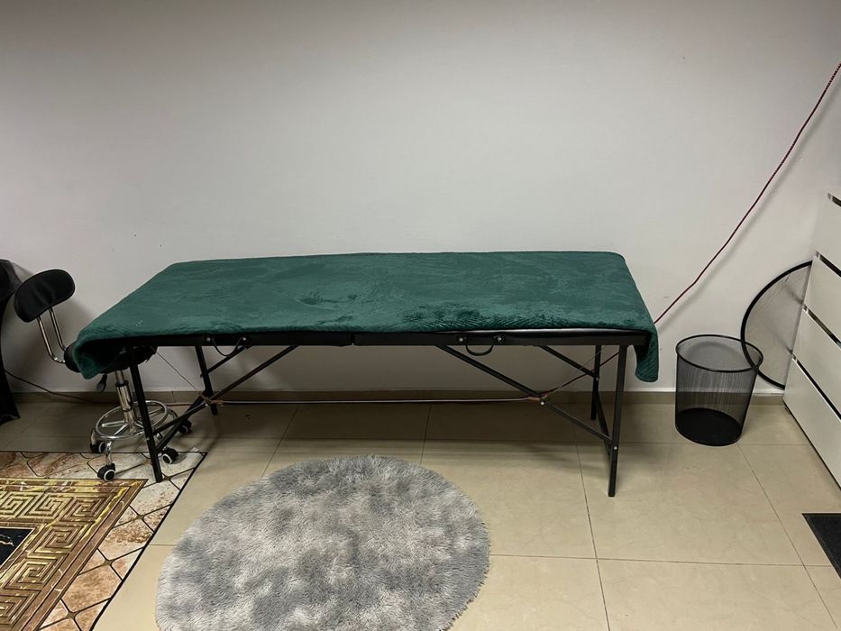 Продам кушетка,стул мастера ,помощник