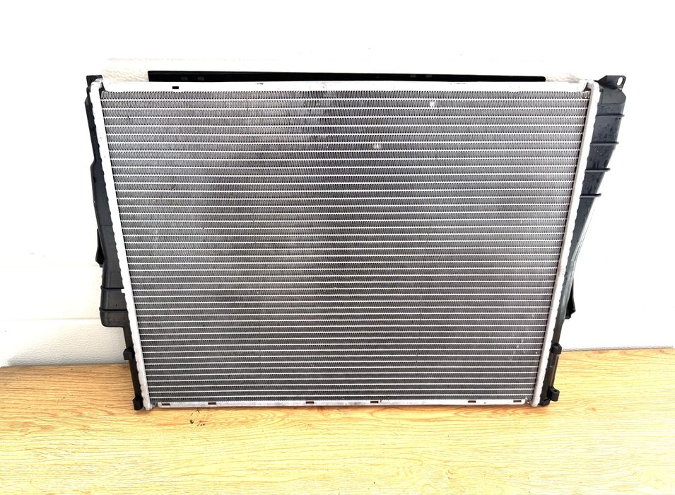 Перфектен воден радиатор за bmw E46 nissens