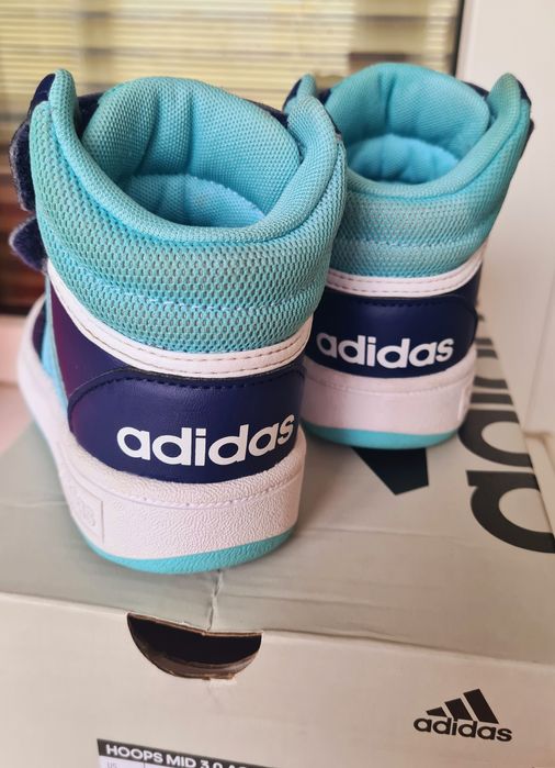 Детски маратонки Adidas HOOPS MID 3.0