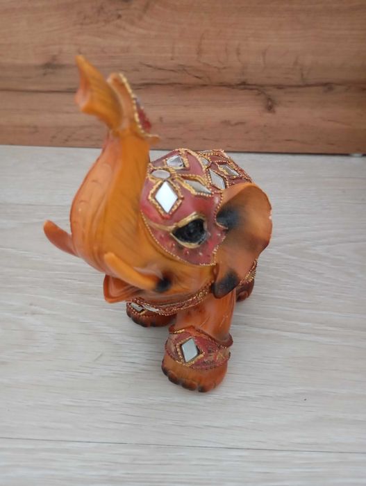 Статуэтка " Слон притягивающий деньги"