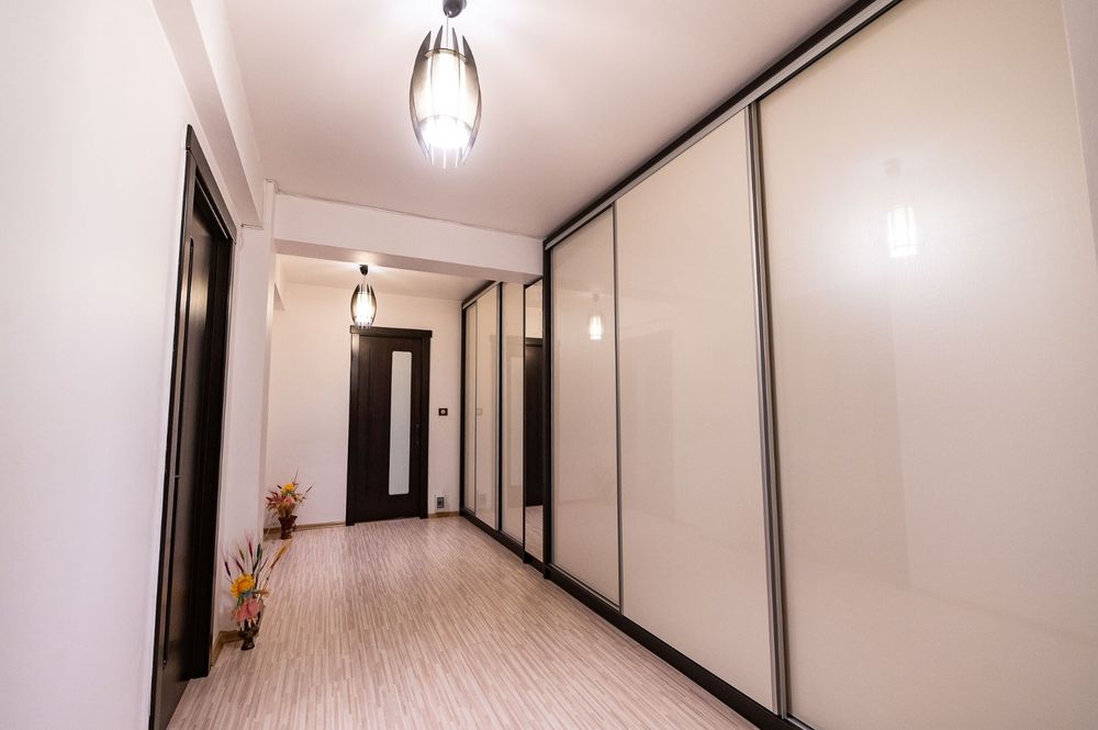 Închiriez apartament