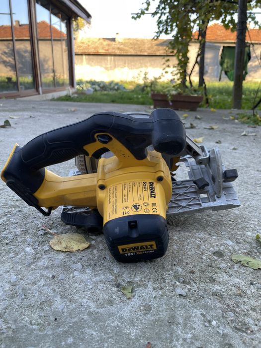 Ръчен циркуляр DEWALT