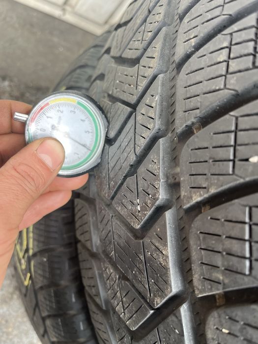 4 anvelope iarna 215/65 R17, Pirelli, 5-6mm profil ramas!