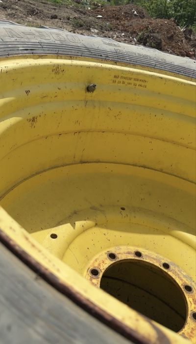 Шины с дисками для трактора John Deere