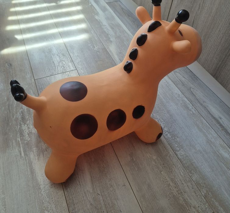 Детски надуваем жираф за подскачане ! Състояние ново!