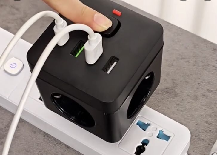 Разклонител-  куб 7 в 1  ( черен , бял )