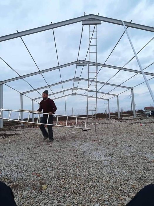 Vand hale metalice și ferme pentru diverse construcția