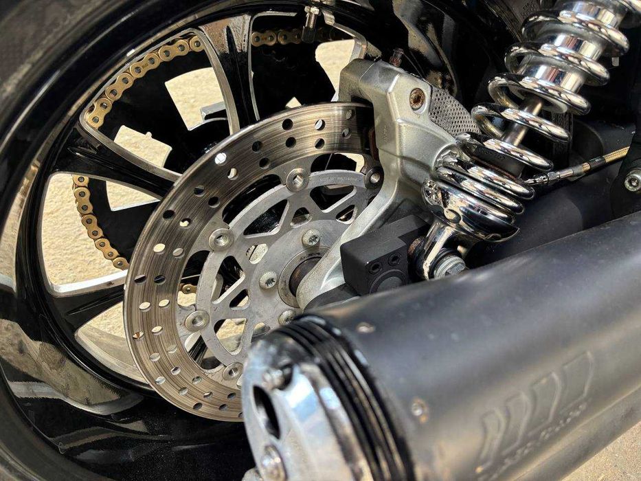 Harley Davidson V-Rod/VRSCR din 2004 custom.