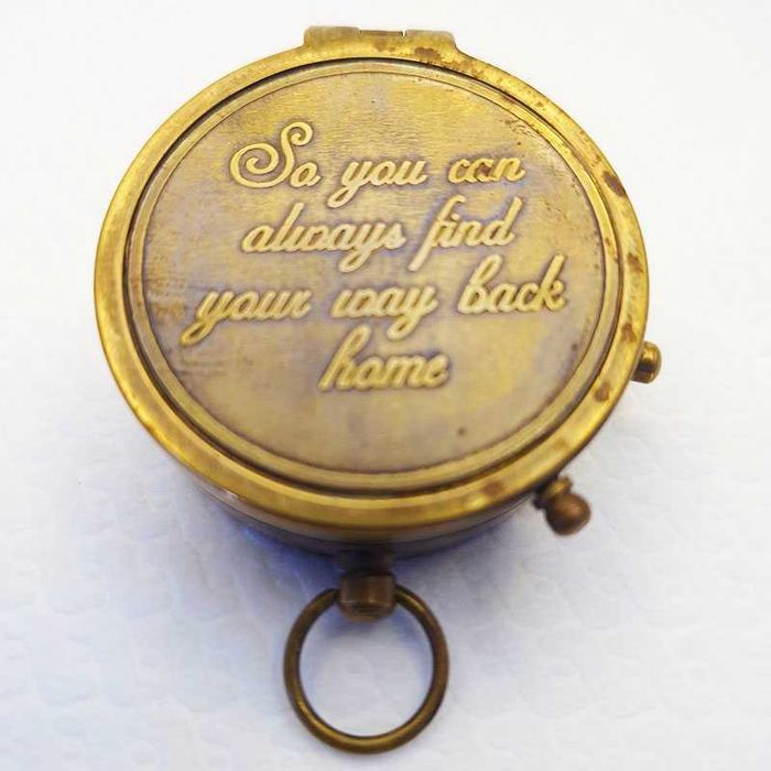 Компаси от бронз с гравюри за различни поводи
