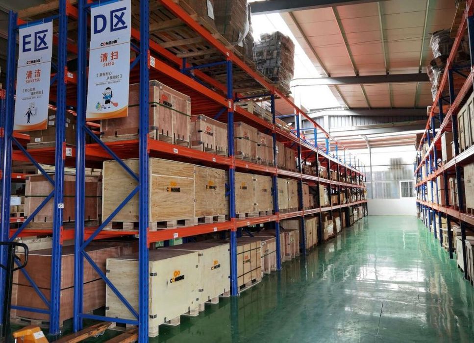 Rafturi metalice depozitare paleti