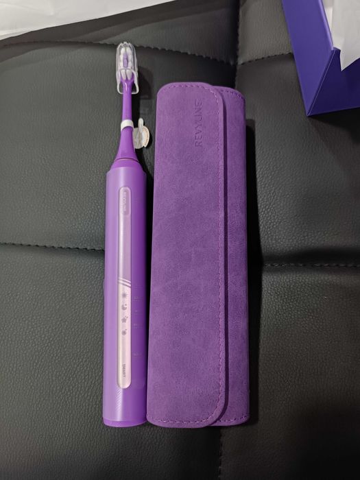 Электрическая звуковая зубная щётка Revyline RL 070 сенсорный