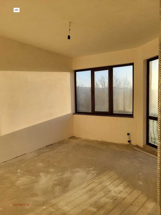 Масивна нова къща в с. Велчево