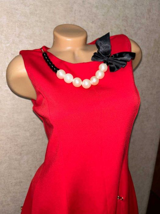 Продается красное платье