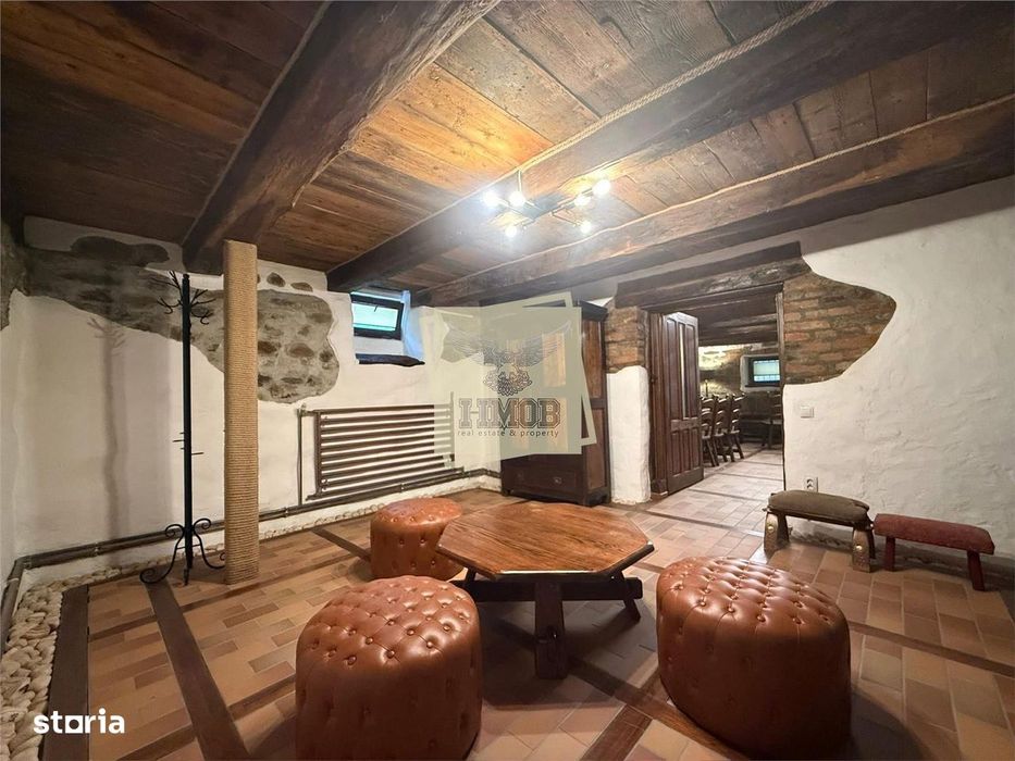 Casa ultracentrala complet renovata 6 camere 3 bai Cisnadioara