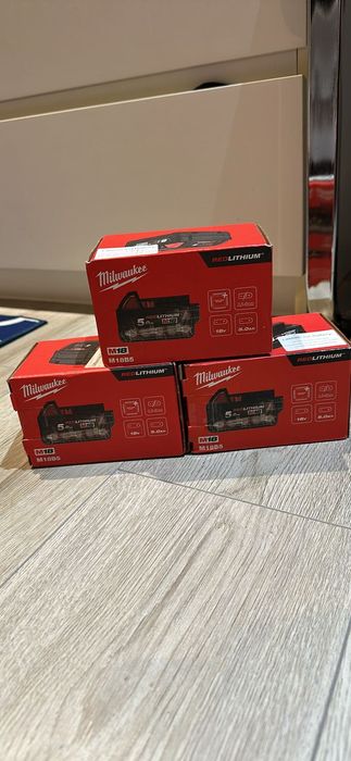 Baterii Milwaukee M18 noi , fabricație 2025 , sigilate , nefolosite