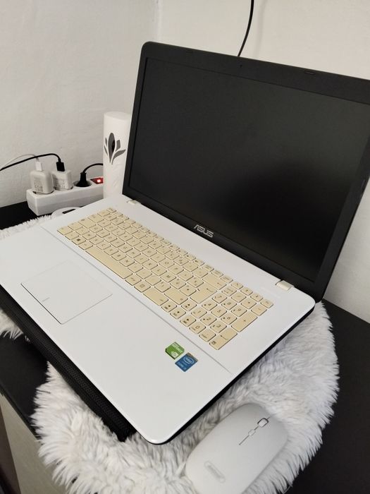 Vând Leptop asus i3