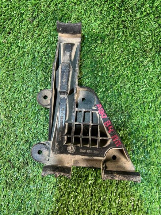 Крепление бампера переднее правое 
Ауди 80 Б4 Audi B4