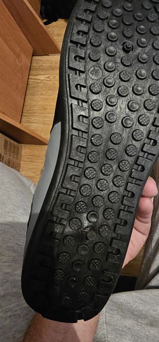 Продам новые кросовки 44 размера летние