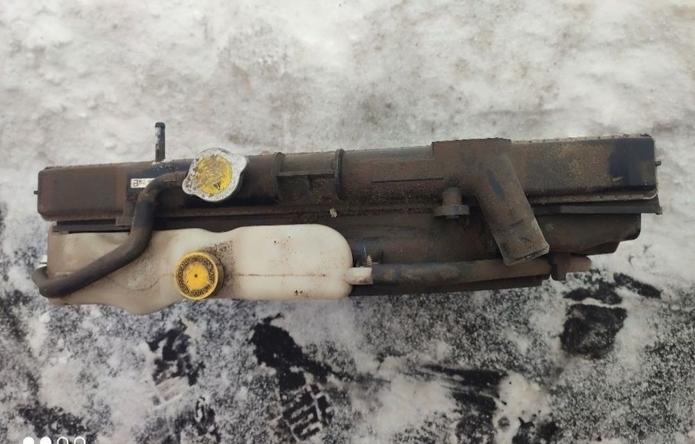 Радиатор Ниссан урбан