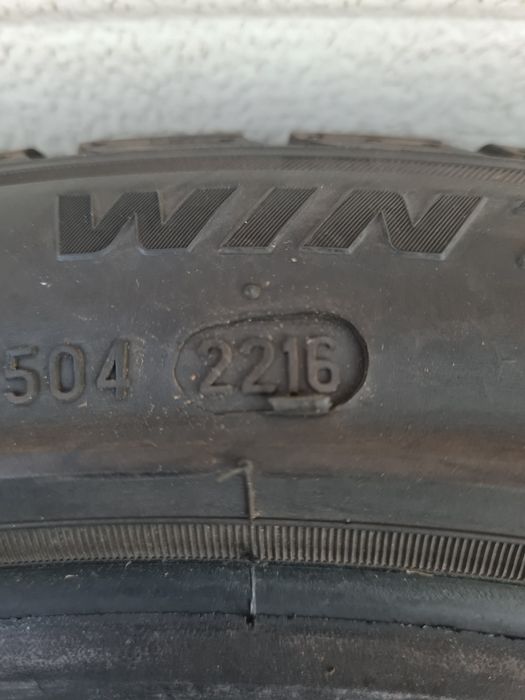 Зимни гуми 4 броя Спорт П. PIRELLI SottoZero3 225 45 R17 205 50 R17 дот 2216